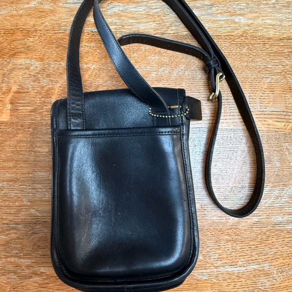 Coach Black Leather Interior - Picture 4 of 6